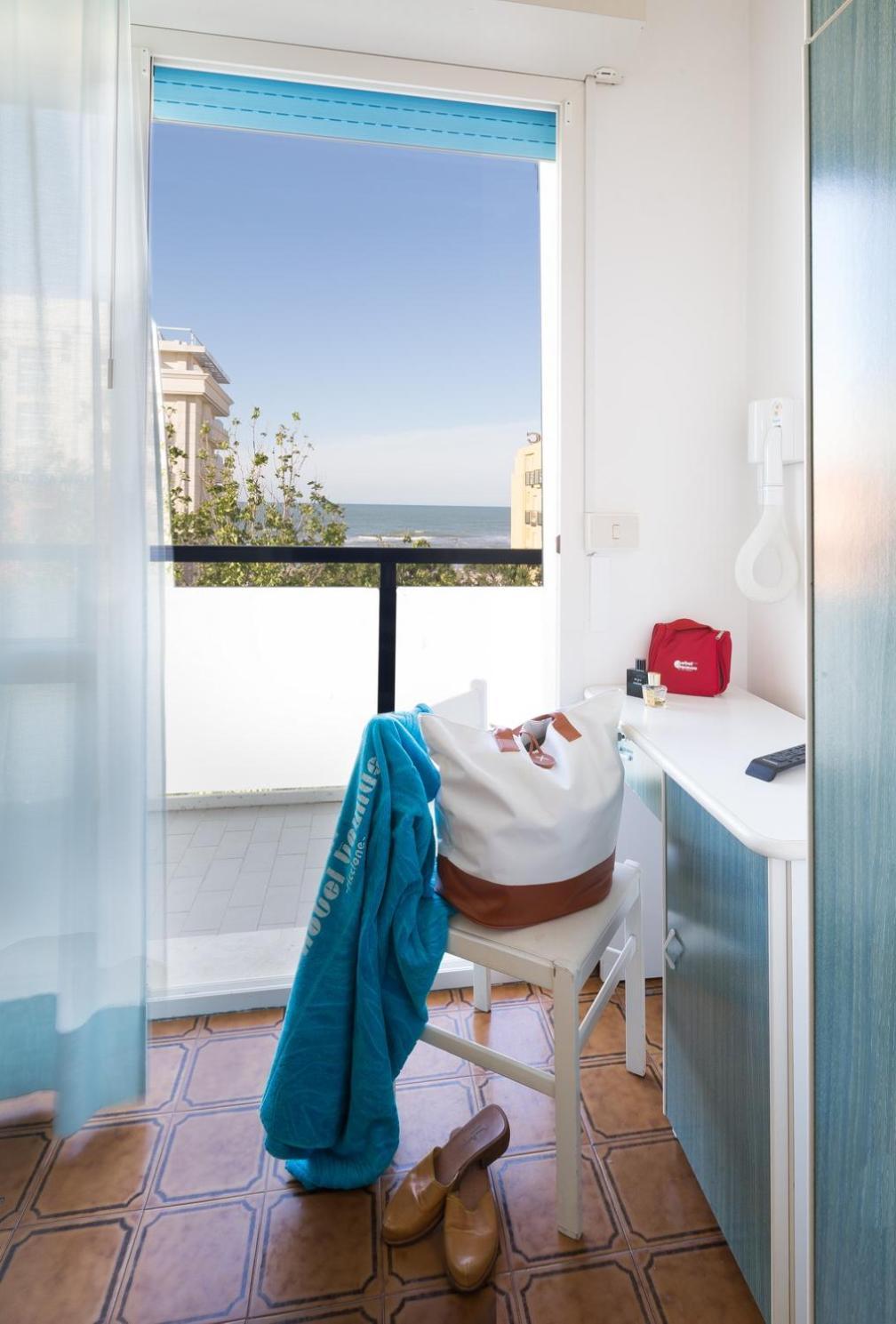Hotel Taunus - Vista Mare Riccione Exteriör bild
